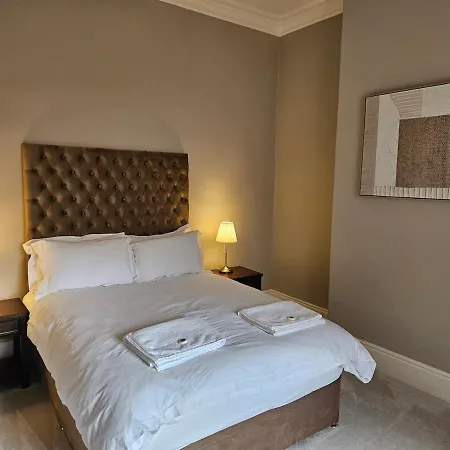 Centre Amazing Georgian Townhouse * 卡莱尔
