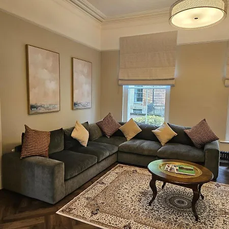 Centre Amazing Georgian Townhouse 度假居