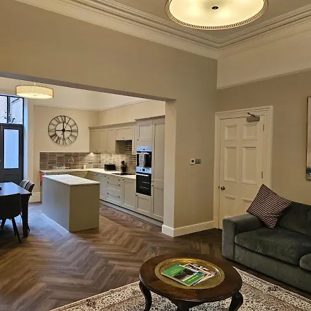 Centre Amazing Georgian Townhouse 卡莱尔